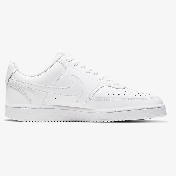 Nike Shoes - EUC Nike Women White Court Vision Low Sneaker 9